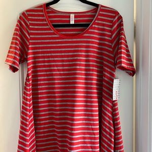 New with tags Lularoe Classic T size S.